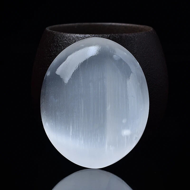 

Натуральный белый селенит, овал