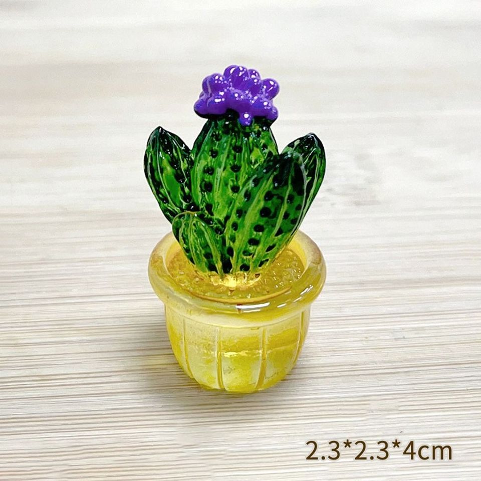 

Мини фигурка кактуса из смолы