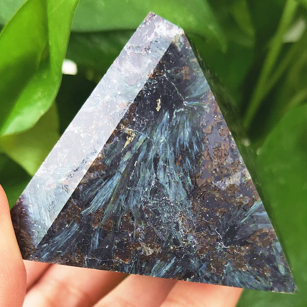 

Кристалльная пирамида из астрофиллита Blueusb
