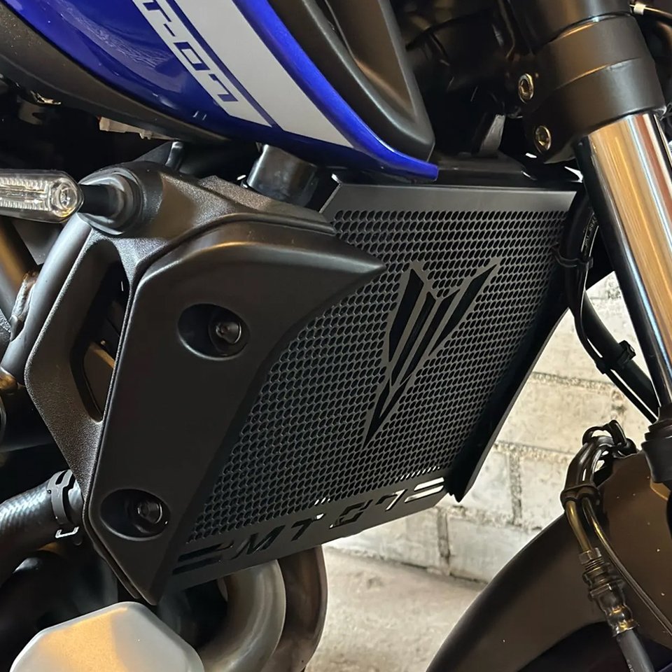 

2023 2024 ДЛЯ YAMAHA MT-07 MT 07 MT07 2017 2018 2019 2020 2021 2022 Решетка радиатора Крышка Защитная защита мотоцикла