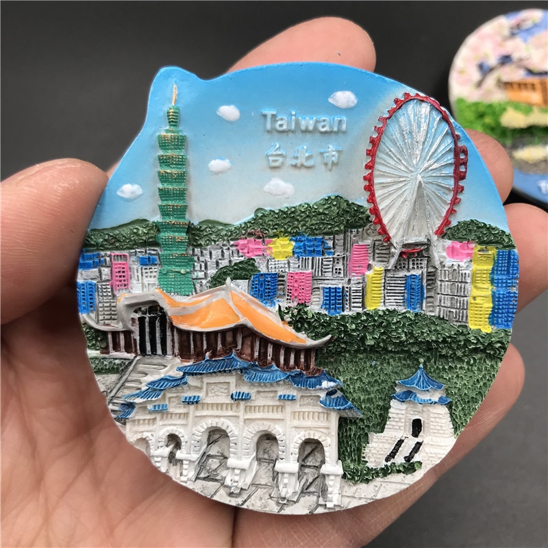 

Магнит на холодильник Taroko huallen