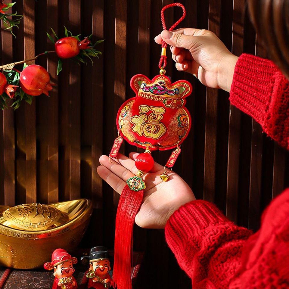 

Красный китайский новогодний кулон