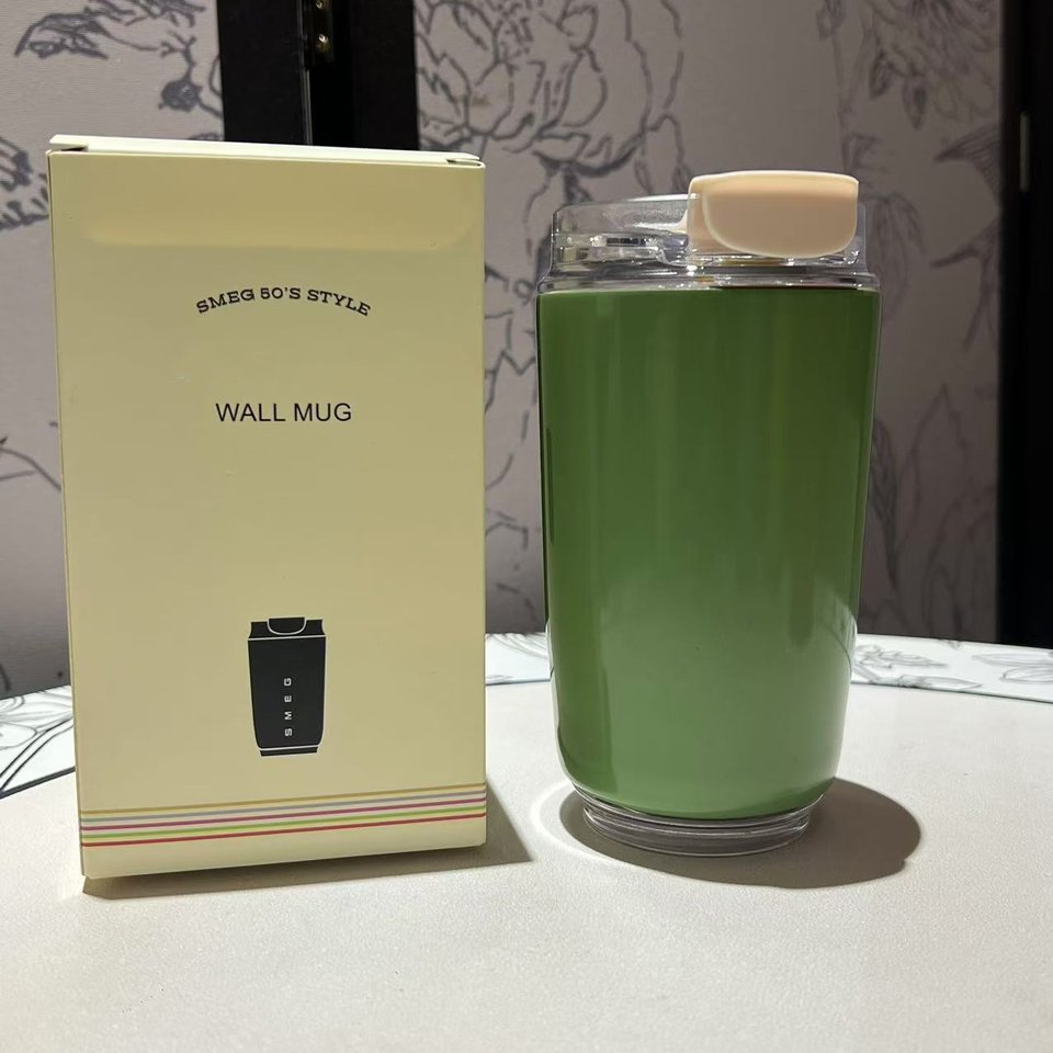 

Вакуумная чашка Smeg To-Go 240 мл