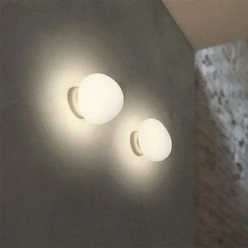 

Настенный светильник Foscarini Gregg из матового белого стекла