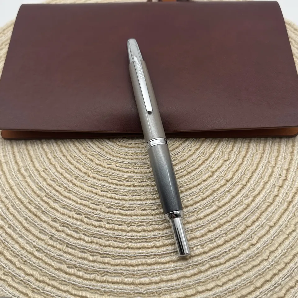 

Новая красная перьевая ручка Jinhao 10, наконечник EF/F 0,38/0,5 мм, хорошая герметичность газа, гладкая, полностью стальная, для письма, подарок, чернильная ручка для письма, подарок