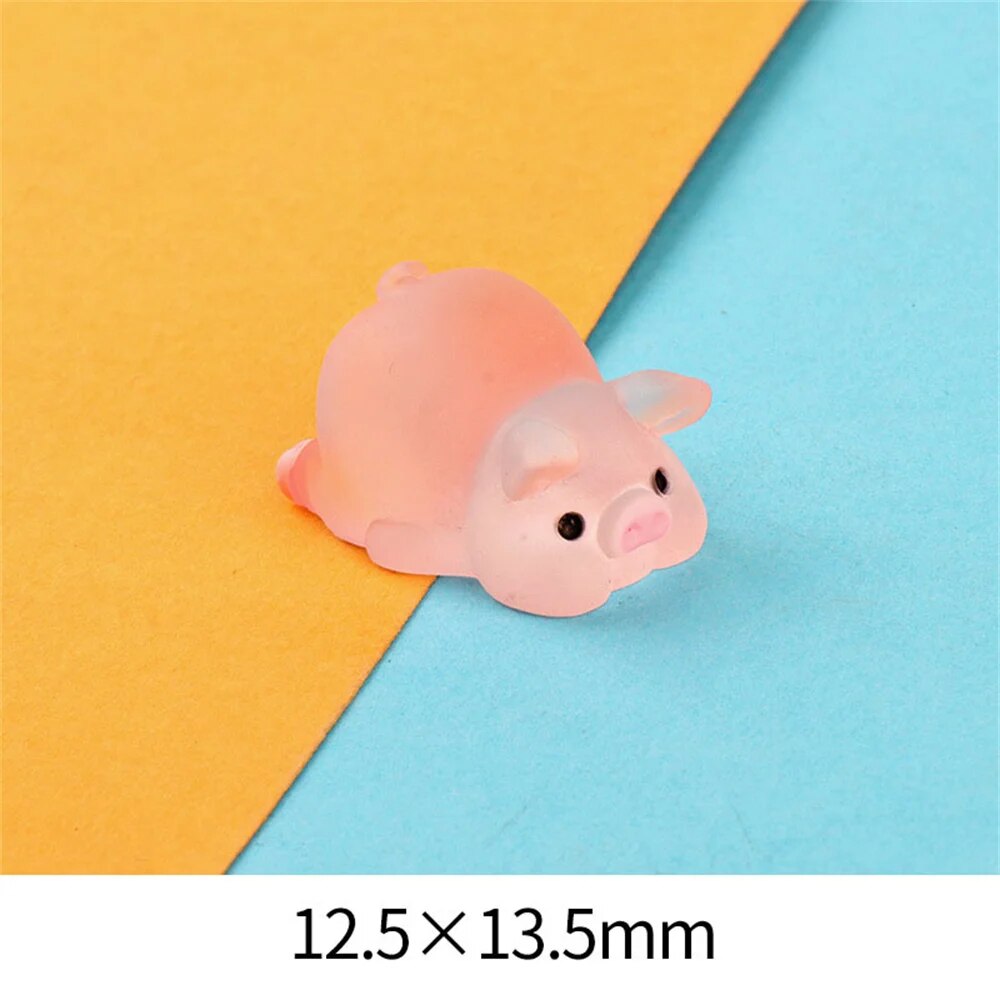 

Мини-фигурка свиньи из канифоли RPXBGUCKARHG