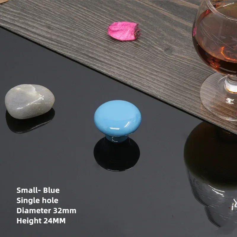 

Керамические дверные ручки круглые красные