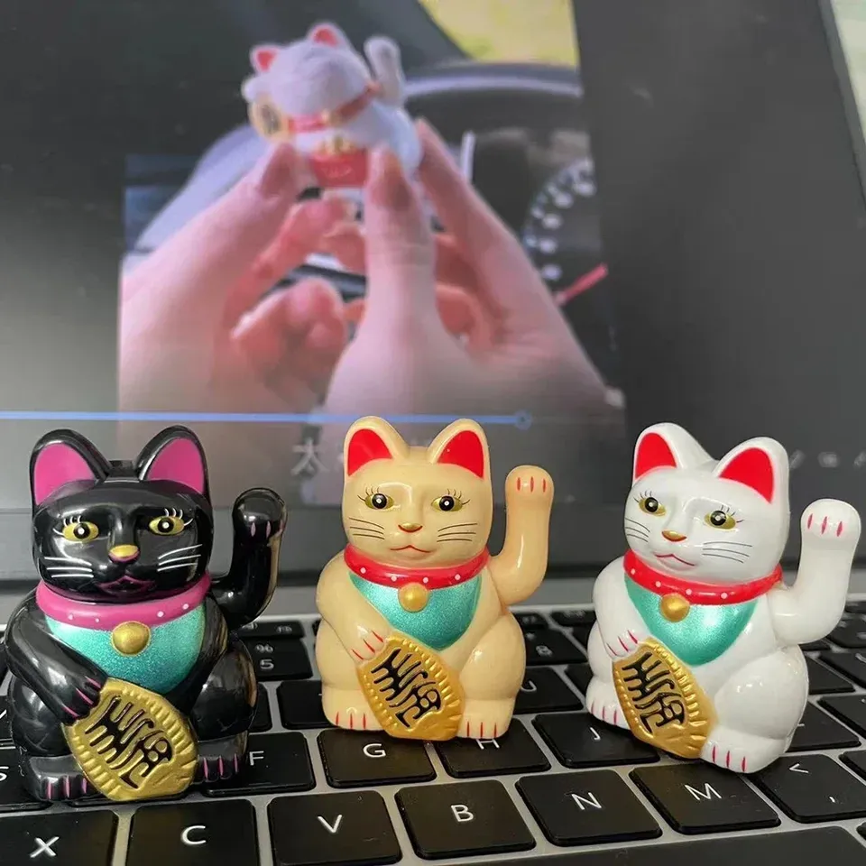 

Автоматическая солнечная статуэтка кота удачи