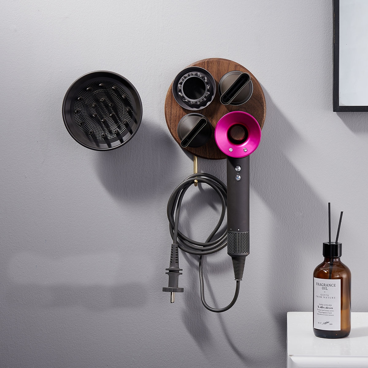 

Настенная подставка для фена Dyson из дерева и металла