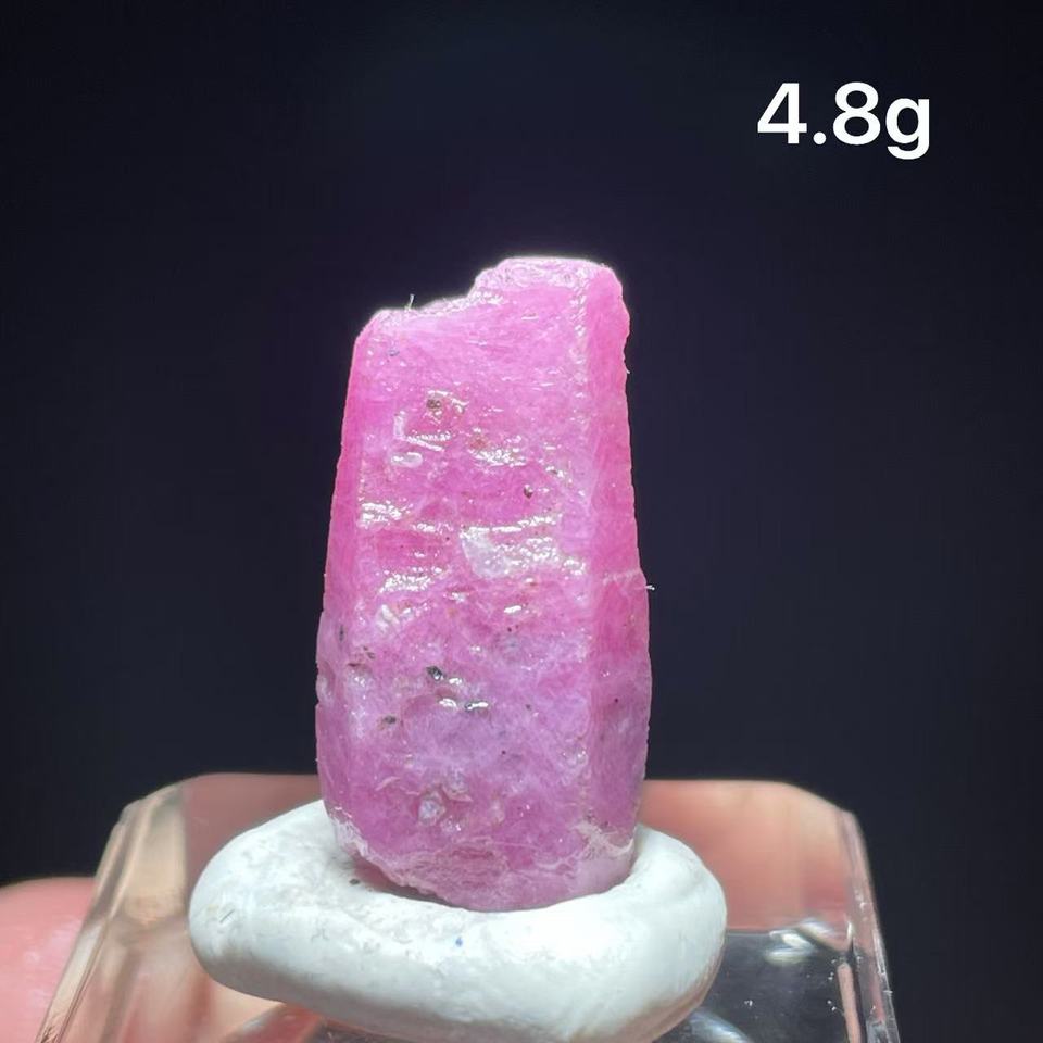 

Natural ruby mica raw stone hexagonal column UV red from Mozambique