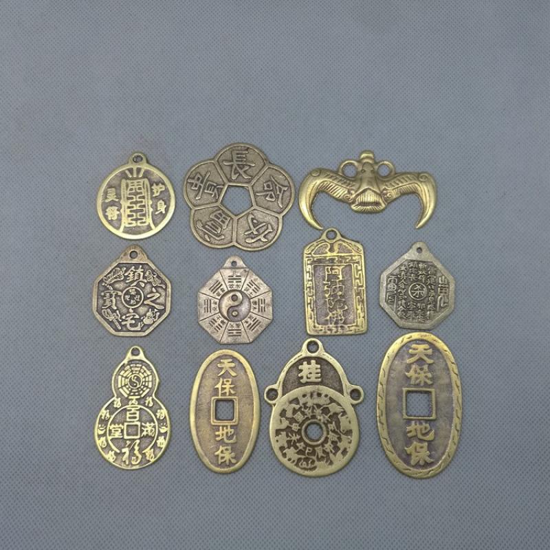 

Бронзовая китайская монета с летучей мышью
