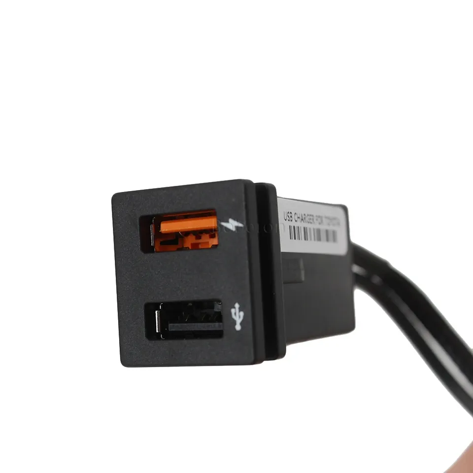 

Автомобильное зарядное устройство с двумя разъемами USB QC3.0, быстрая зарядка, зарядное устройство USB для Toyota RAV4