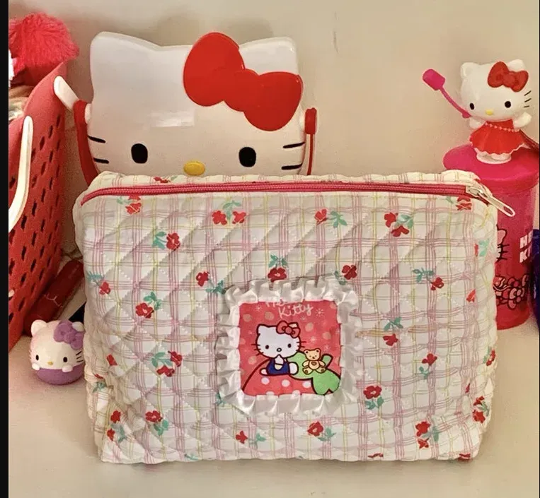 

Косметичка Kawaii Hello Kitty, портативная дорожная сумка, аниме, для девушек, вместительные средства для ухода за кожей, Портативная сумка для хранения, подарок
