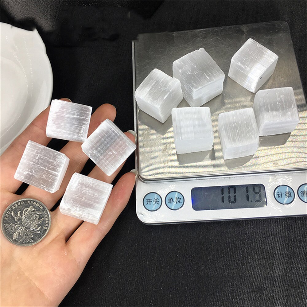 

Белые кристаллы селенита QiYan Crystal