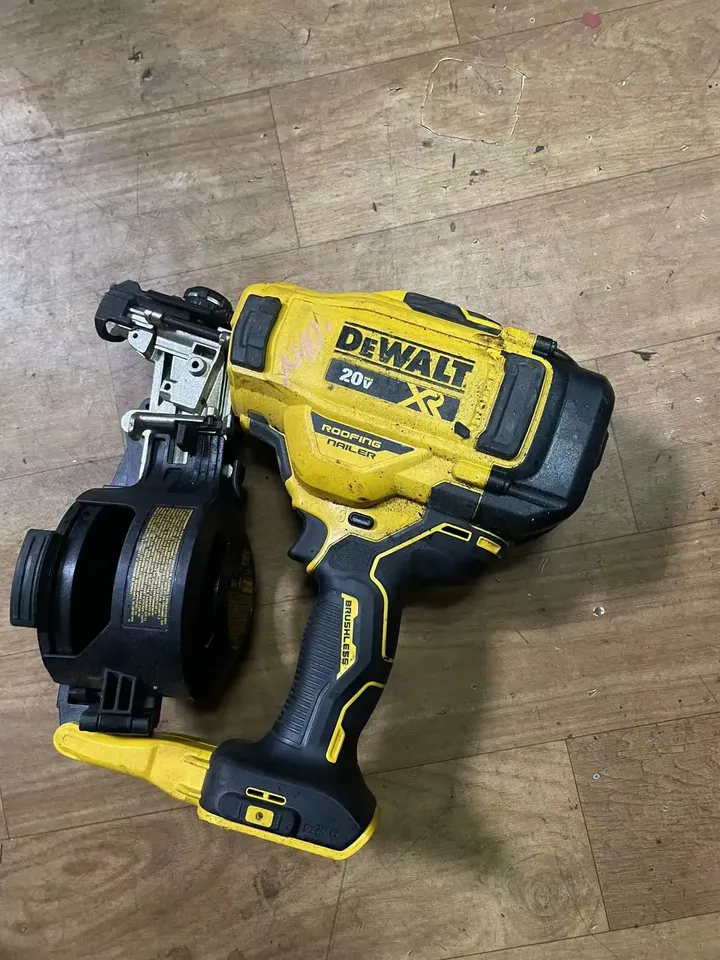 

DEWALT DCN45RN беспроводной гвоздезабивной станок для кровли